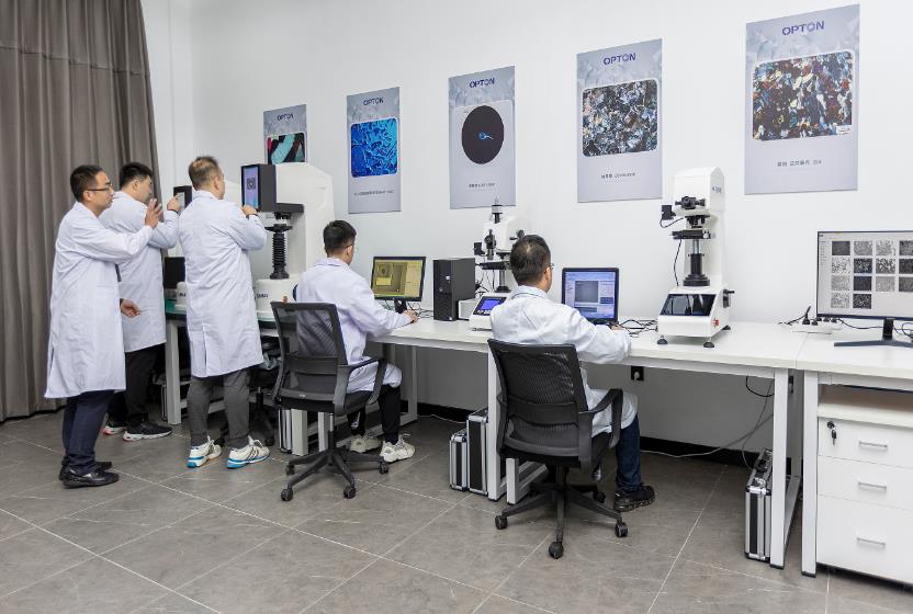 DEMO中心扫描电镜实验室多维度升级，通过CNAS认证，同年开展第三方检测业务，成立欧品检测山东有限公司，进军标准物质行业 。     